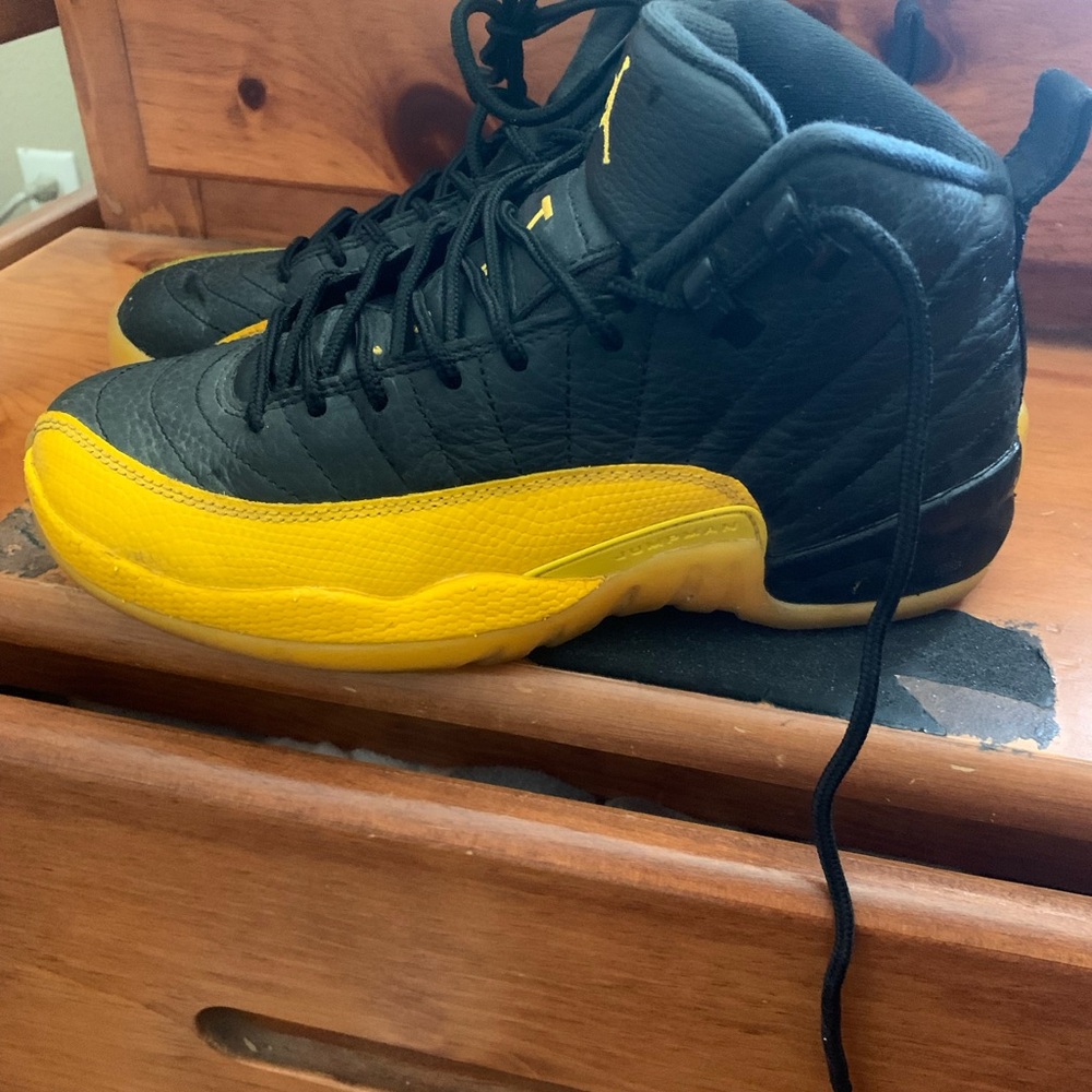 Jordan 12 - Picture 2 of 4